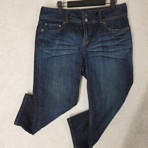 London Jean Women’s Dark Wash Capri Pant Size 12 Whiskering Double Button EUC